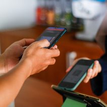 okostelefon átalakítása pos terminállá softpos rendszerekkel