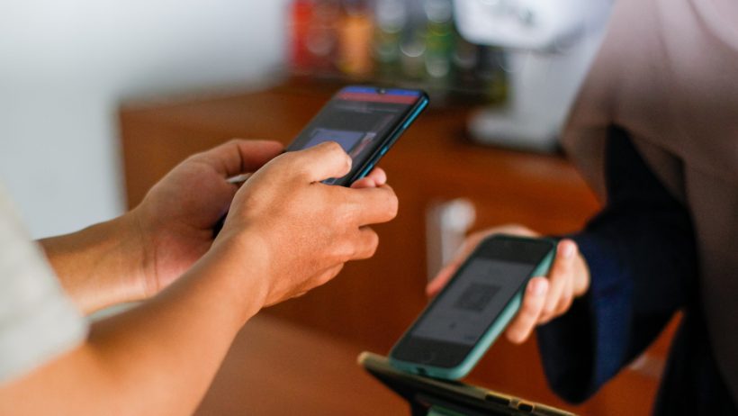 okostelefon átalakítása pos terminállá softpos rendszerekkel